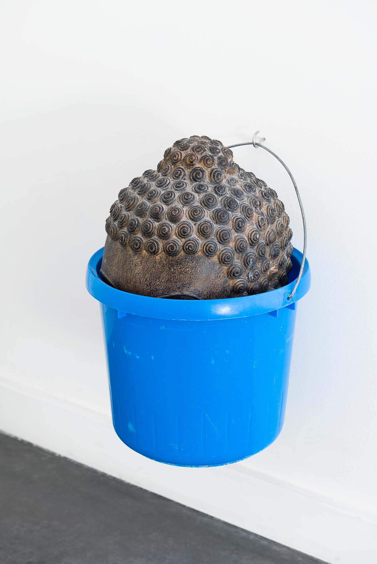 bouddha dans un seau